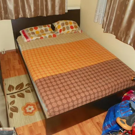 Apartment 4 Persons Flat House - Cheap Homestay Sleeping Place