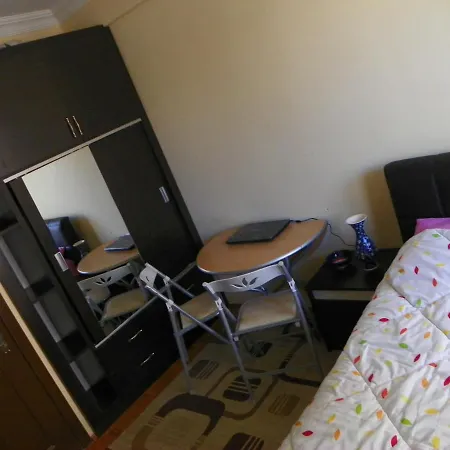 Apartment 4 Persons Flat House - Cheap Homestay Sleeping Place Antalya