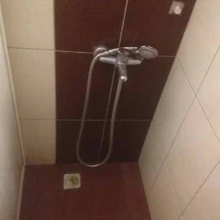 4 Persons Flat House - Cheap Homestay Sleeping Place Apartment