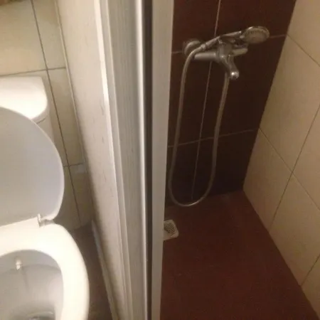 Apartment 4 Persons Flat House - Cheap Homestay Sleeping Place