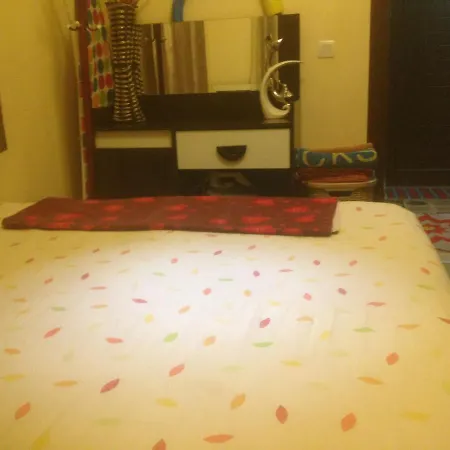 4 Persons Flat House - Cheap Homestay Sleeping Place Apartment
