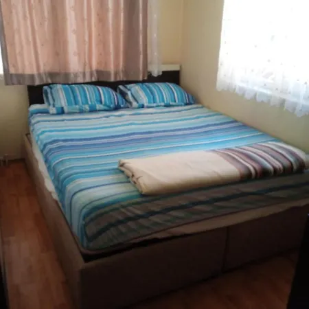 4 Persons Flat House - Cheap Homestay Sleeping Place Apartment