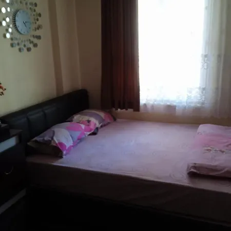Apartment 4 Persons Flat House - Cheap Homestay Sleeping Place
