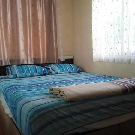 4 Persons Flat House - Cheap Homestay Sleeping Place Apartment