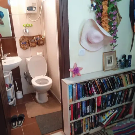 4 Persons Flat House - Cheap Homestay Sleeping Place Apartment